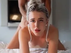 GP loirinha de olhos azuis dando a buceta apertada