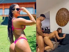 Cíntia Colombino de quatro levando surra de piroca