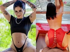 Acaba de vazar esa novinha famosinha fodendo en pie de frente la ventana