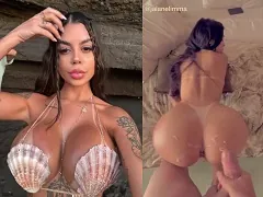 Peituda do Job mais famosa de SP mostrando o dom da sua sentada fatal