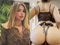 Cristina Silva montando de costas para a câmera