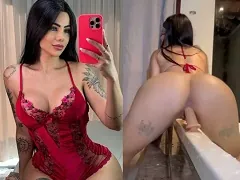 Cantora famosinha de forro dançando funk no consolo que colocou na borda da jacuzzi