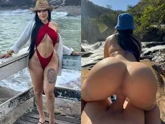 Realizou fetiche de foder a namorada blogueira rabuda na beira da cachoeira