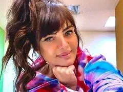 A Fazenda 13: Valentina Francavilla sem calcinha exibindo a bunda