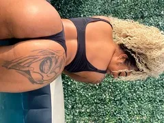 Kaylanne Reis nua rebolando sua raba imensa de pijama