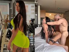 Casada de Blumenau descobre que amigo do marido faz programa e fode de forma selvagem com o safado