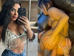 Gi Paes dando el cuzinho gustoso con la cola hermosa empinado