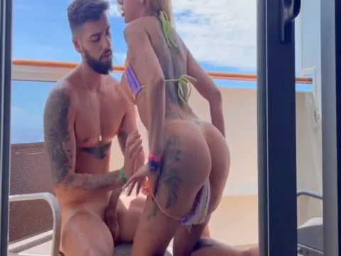 Fim de ano com ruiva em alto mar