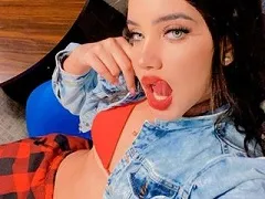 Náthaly Bertoncini pelada no banho exibindo seus peitões com blusa transparente