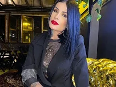 Duda Mesquita nua exibindo seus peitões usando lingerie bem sexy